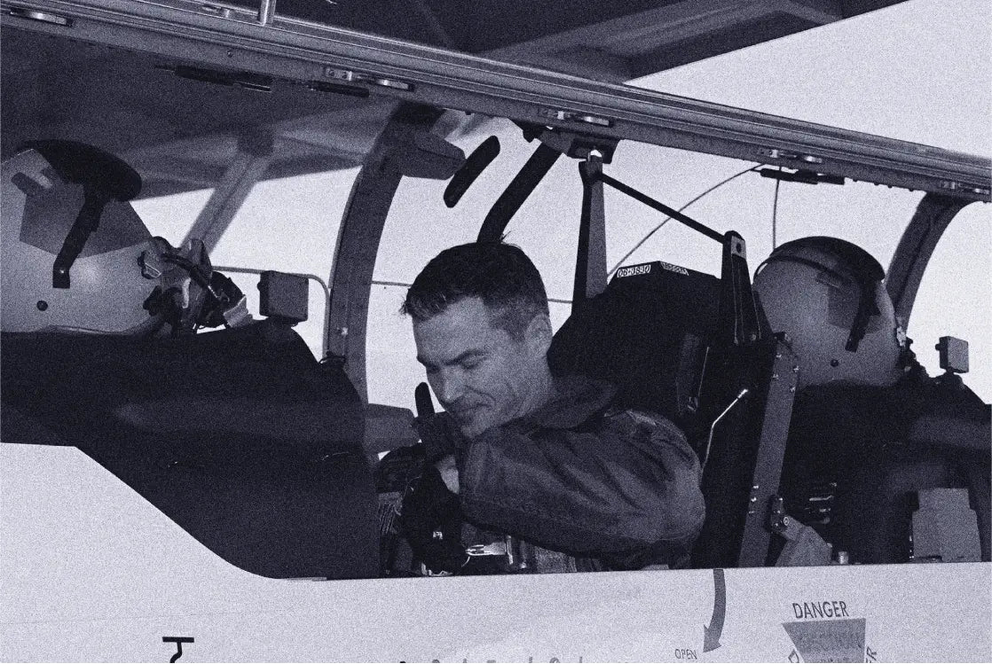 OFF DUTY PILOT RESCUE